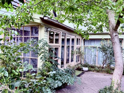 Sprang-Capelle Casa | Entire spacious 6 persons house with a secret Forest Garden