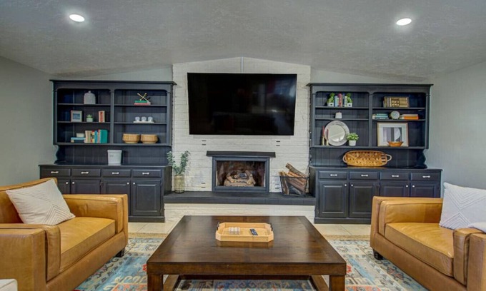 Norman Casa | Entire Spacious, Cozy home with backyard retreat