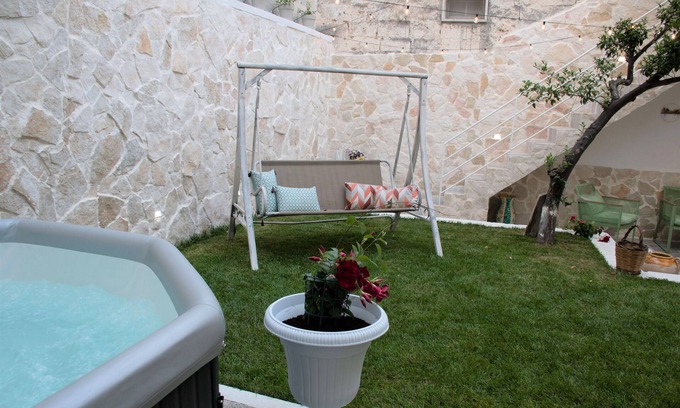 Novoli Casa | Entire structure consisting of 3 suites with private bath and garden with hydro bath