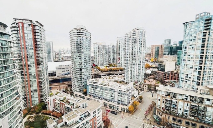 Chinatown Condominio | Entire Suite, High FL with a Stunning Downtown View + 1 Free Underground Parking