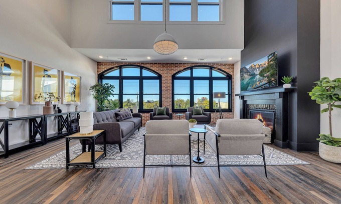 Atlanta Apartamento | Entire Top Floor Penthouse Loft, sleeps 20