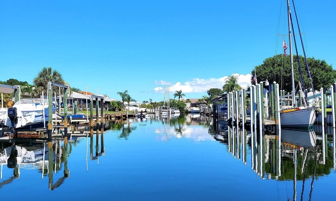 Apollo Beach Casa | ENTIRE TOWNHOME IN APOLLO BEACH FL