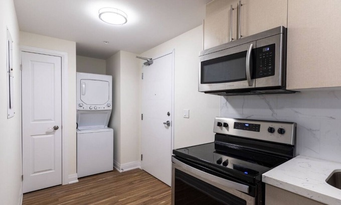 Waterloo Condominio | Entire Two Bedroom Apartment With Ensuite Laundry at Center of Waterloo
