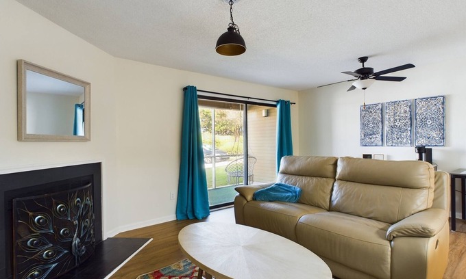 Columbia Condominio | Entire unit - Pet Friendly - Safe, Gated Community - Close to Downtown Columbia