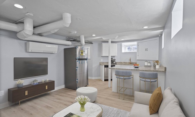 Lynn Apartamento | (ENTIRE UNIT)Swampscott Apt, Lots Of Natural Light, 20 mins To Swampscott Beach