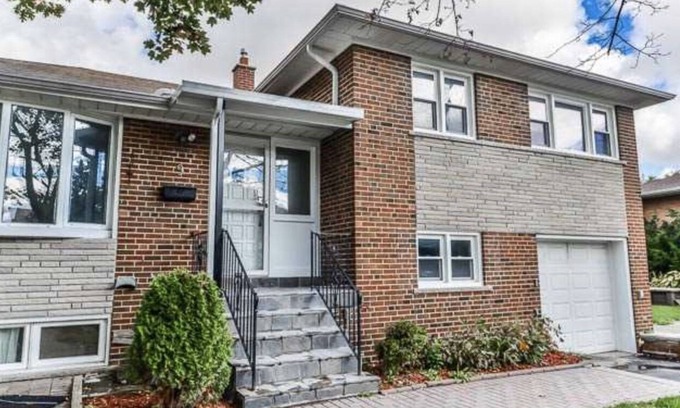 Newtonbrook Casa | Entire Upper Suite. Newtonbrook Updated Suite.