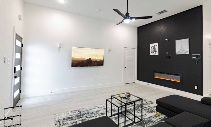 Dallas Casa | Entire Vacation House in Dallas that serves almost all your needs.