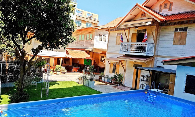 Yan Nawa Villa | FAB House 1 Pool & Garden Families/Friends Central Bangkok BTS (8 pax)