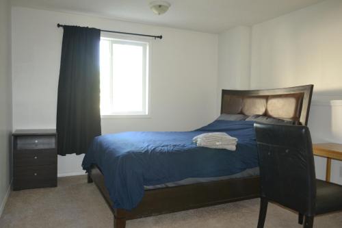Northwest Calgary Apartamento | Entire Walkout Suite with Bathroom, Full Kitchen and Living Room