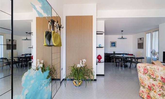 Tuglie Apartamento | Entrada, sala de estar, cocina, 3 habitaciones amplias, 4p dormitorios, 2 baños, jardín, lugar de coche