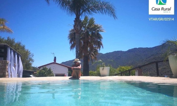 Los Guajares Otro | Entre plantas tropicales, Caserío Las Viñas te enamora. Relax, playa y montaña