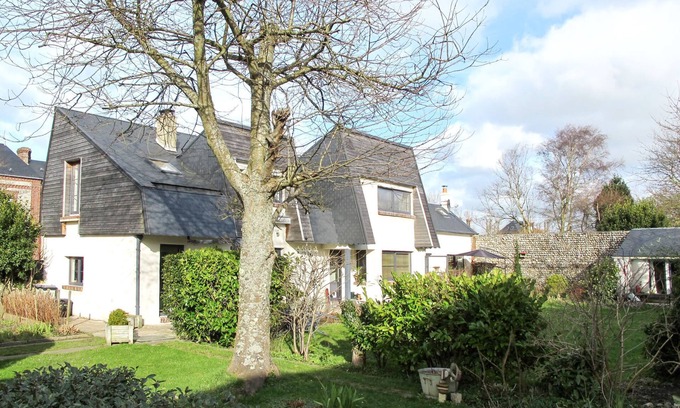 Saint-Pierre-en-Port Casa | Entre mer et jardin by Interhome