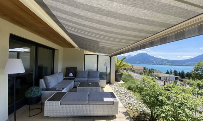 Veyrier-du-Lac Condominio | EOS : Lake view with terrace, swimming pool and private parking lot