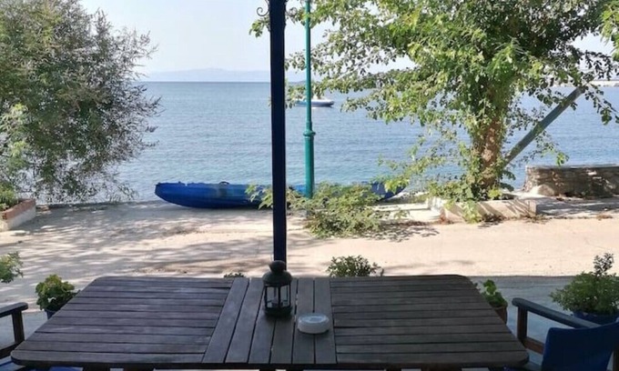 Loutraki Apartamento | "Eothinos" Sea front Studio
