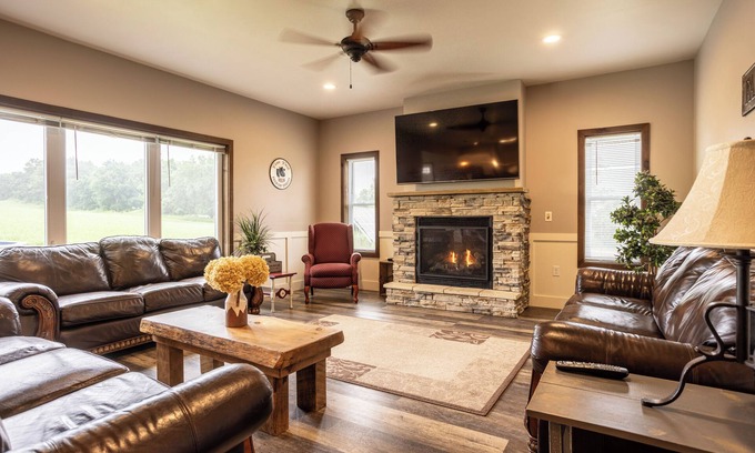 Wisconsin Dells Casa | Epic 6BR w/Movie Theater + Goats + Dock Access