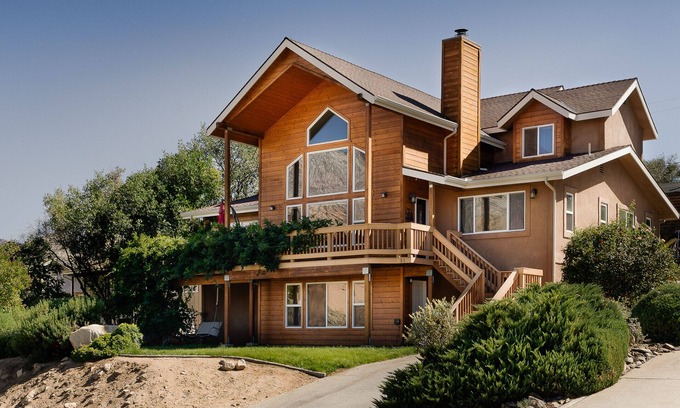Kernville Casa | Epic Mountain View. Luxury House on a Hill. River 10 min
