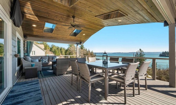 Home Casa | Epic Views: Hot Tub, 3BR/3BA, Sleeps10, Remote Retreat!