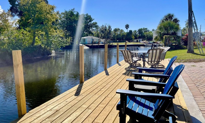 Weeki Wachee Gardens Casa | EPIC Weeki Wachee riverfront home Waterfront Kayaks included