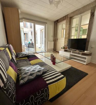 Epinal Apartamento | Epinal Hyper Centre, Place des Vosges T2 avec terrasse et salon de jardin.