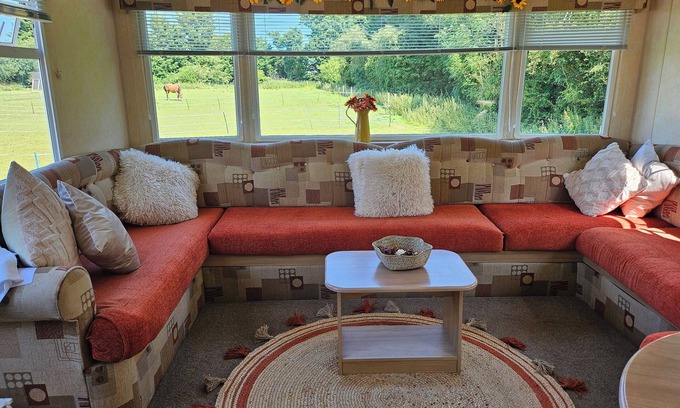 Mablethorpe Cabina | Equestrian Retreat - Sleeps 6 & Bbq