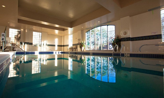 Buckhead Village Apartamento | Equipped King Studio with FREE SHUTTLE | Free Breakfast + Pool Access