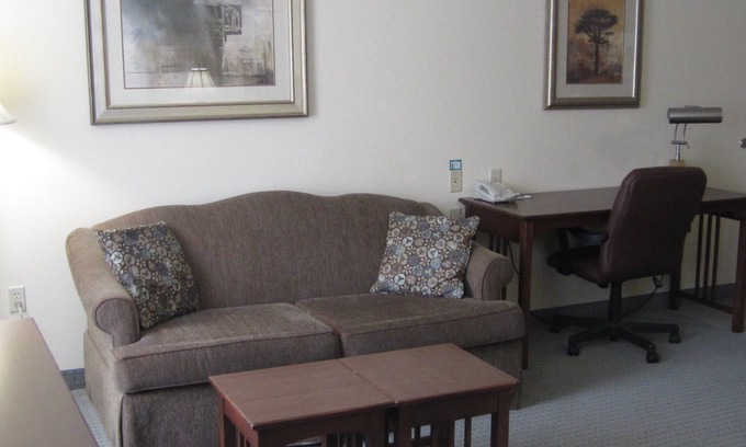Kalamazoo Condominio | Suite King Equipada | Desayuno diario gratuito + piscina cubierta