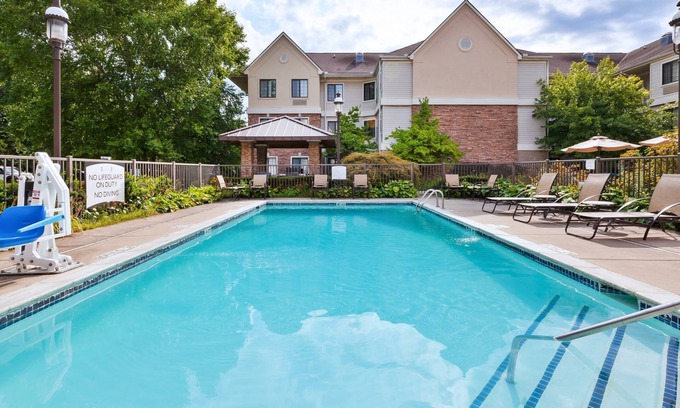 Utica Apartamento | Equipped Suite | Free Daily Breakfast, 24h Business Center + Seasonal Pool