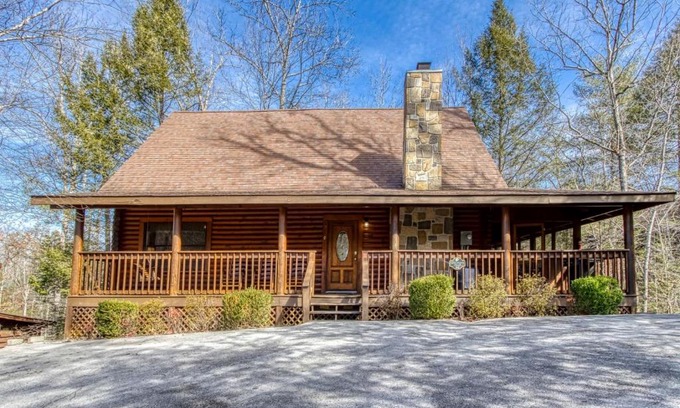 Pigeon Forge Casa | ER92 - Virginia's Villa - Great location! Close to all the action! cabin