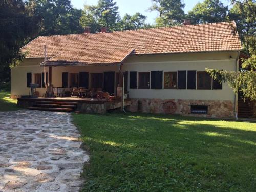 Porva Apartamento | Erdő szélén házikó