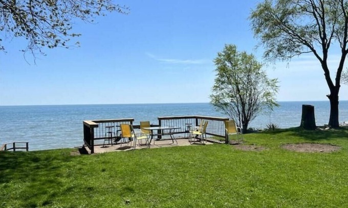 Town of Essex Cabaña | Erie Breeze, Lakefront Cottage with Guest House on EPIC Wine Route!