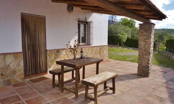 Antequera Cabaña | Casa de campo con vistas a la piscina