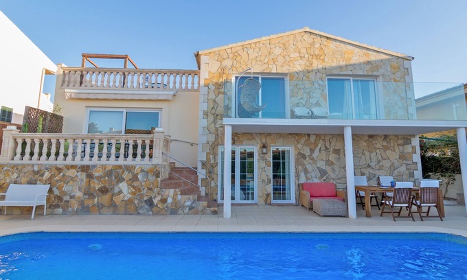 Badia Blava Villa | PrivatPool, vista al mar con fabulosas puestas de sol, cocina moderna, aire acondicionado, wifi, gran sala de juguetes