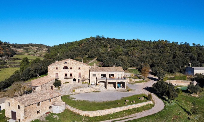 Sant Mateu de Bages Casa | Casa rural 'Les Corts De Biosca' con vistas a la montaña, piscina privada y Wi-Fi