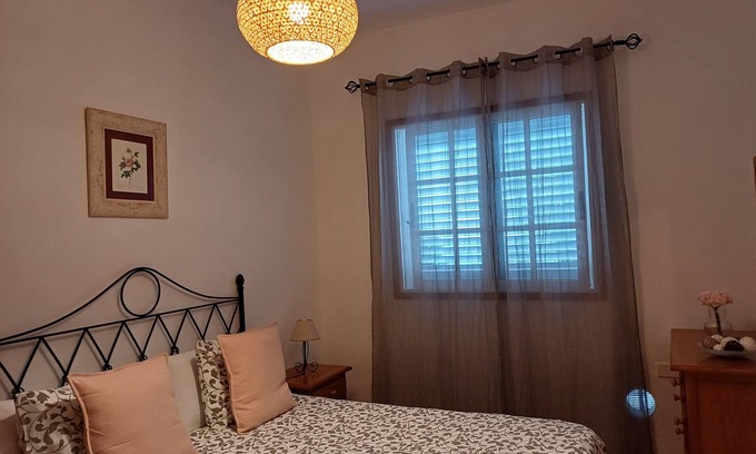 Alojera Apartamento | Clary (Planta baja) Maravillosas vistas al mar y la montaña