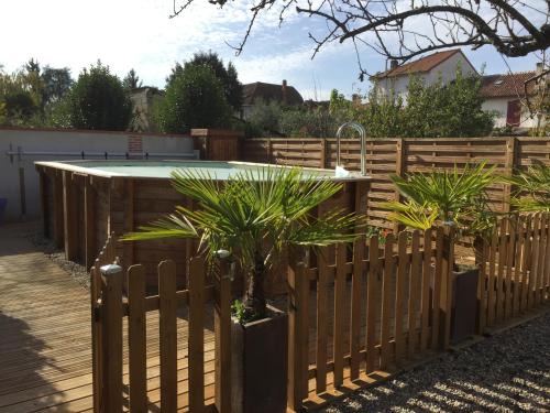 Agen Casa | ESCALE AU FOND DU JARDIN