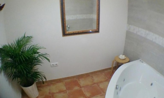 Distrito Central Apartamento | Escapadas romanticas en Granada jacuzzi