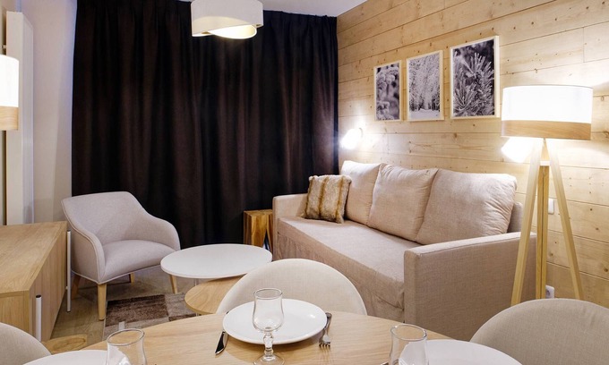 Eclose-Est Condominio | Escapade de ski au Alpes | spa, piscine + gym!
