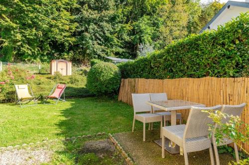 Etretat Casa | "Escapade Nature" 1 place de parking et jardin paysager by Art De Voyager