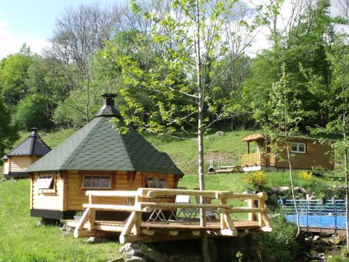Ferdrupt Casa | Escapade Romantique: Cabane avec Terrasse Panoramique, Poêle à Bois et Éclairage Multicolore - FR-1-589-441