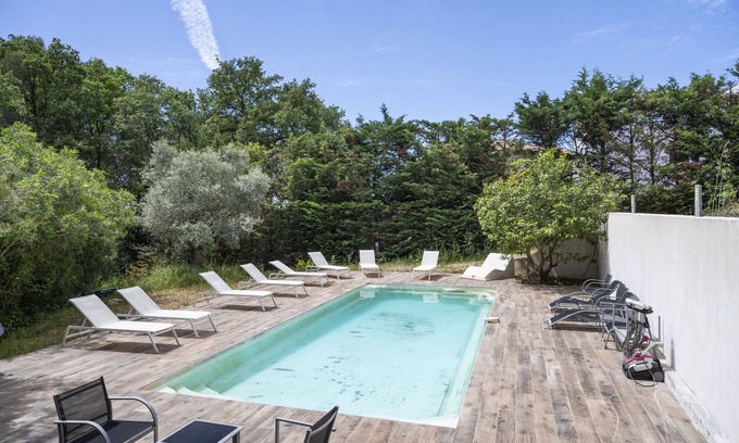 La Valette-du-Var Apartamento | Escapada y serenidad en el Studio Le Partegal con piscina compartida, Wi-Fi y aire acondicionado