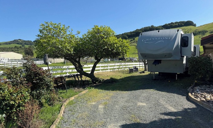 American Canyon Casa | Escape from all the noise and stay in this napa valley campsite