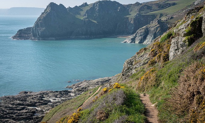East Prawle Cabaña | Escape from it all! Coastguard cottage in AONB at Prawle Point with sea views