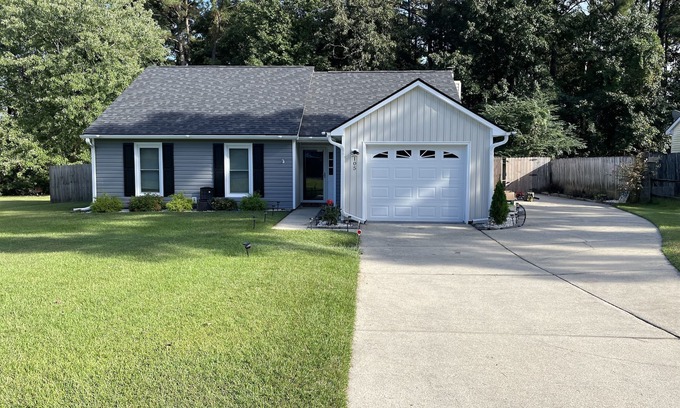 Jacksonville Casa | ESCAPE INTO OUR OASIS - full of amenities