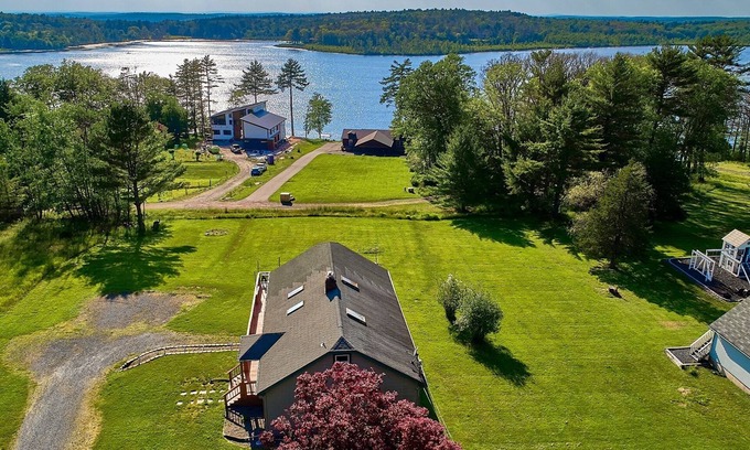 Highland Lake Casa | *Escape The City* | Lakefront home with hot tub and sunset views