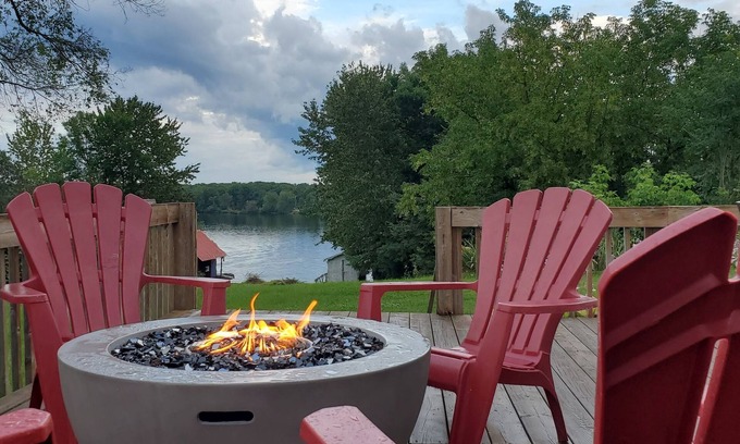 Whitewater Region Cabaña | Escape the city to this quiet home along the beautiful Ottawa River