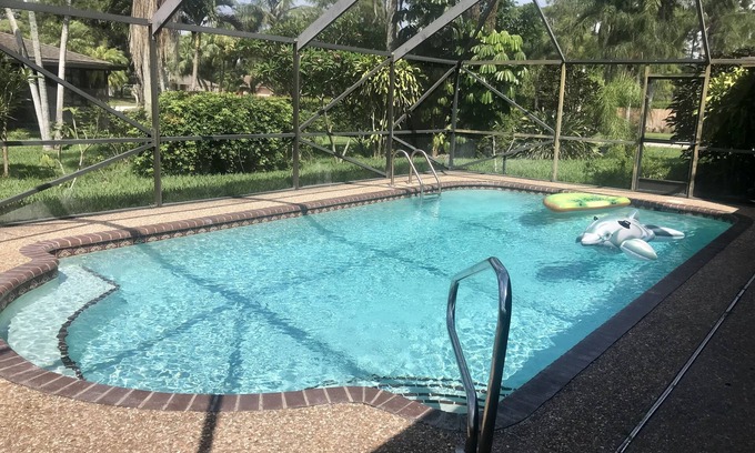 Wellington Casa | Escape the cold weather, enjoy the pool, blue skies, & sunny beaches sleeps 10
