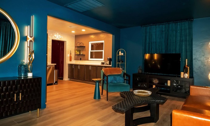 Townsite Casa | Escape the Everyday and Delight your Senses, Full 2 Bedroom House