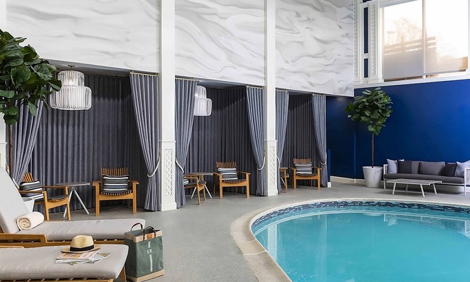 Historic Hill Apartamento | Escape The Hustle and Bustle! Near Newport Mansions! with Indoor Pool!
