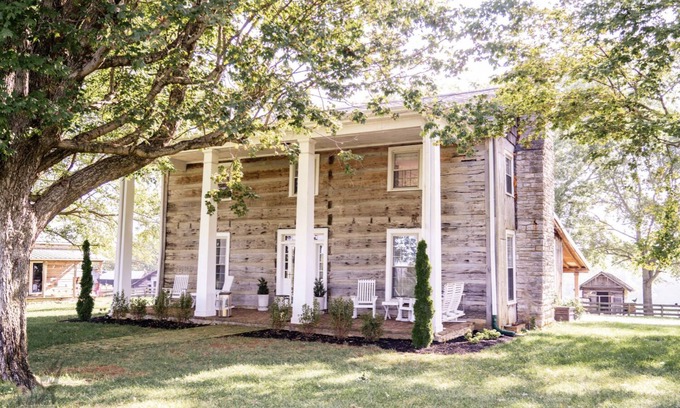 Columbia Casa | Escape to 1800 charm. 31ac Farm. Pond. Fire Pit.