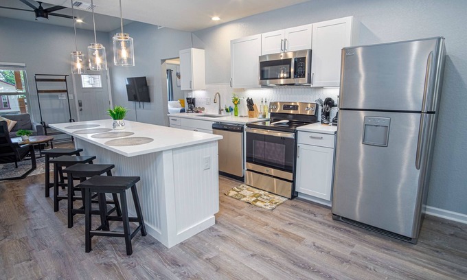 Denver Heights Cabaña | Escape to 4br/3ba Brand New Downtown Home